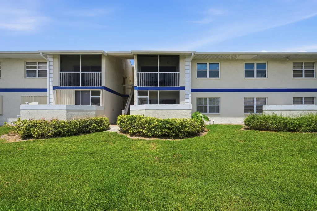 1530 SE Royal Green Circle Port St Lucie FL 34952