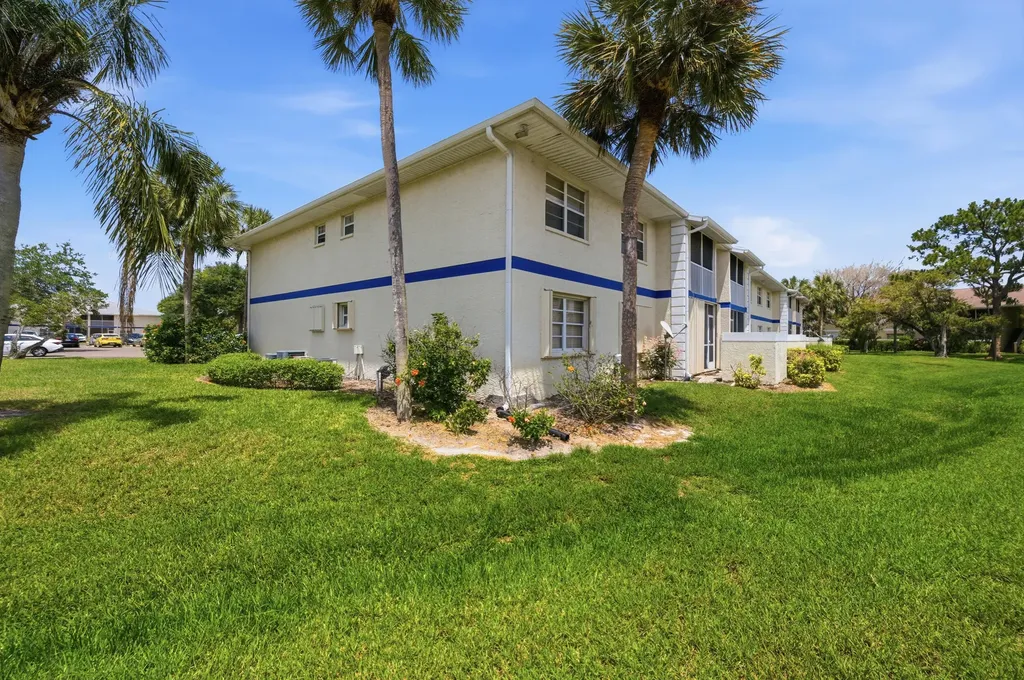 1530 SE Royal Green Circle Port St Lucie FL 34952