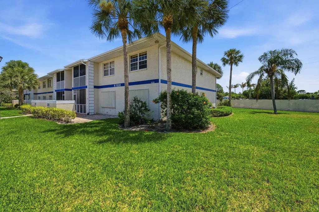1530 SE Royal Green Circle Port St Lucie FL 34952