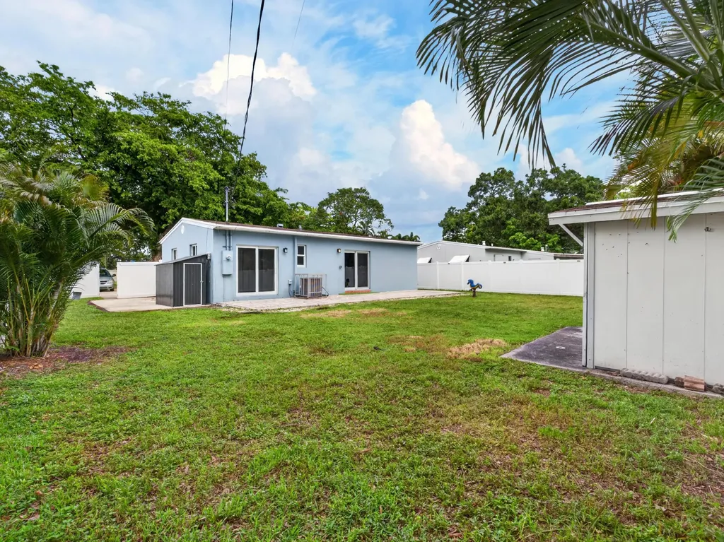 128 SW 22nd Terrace Fort Lauderdale FL 33312