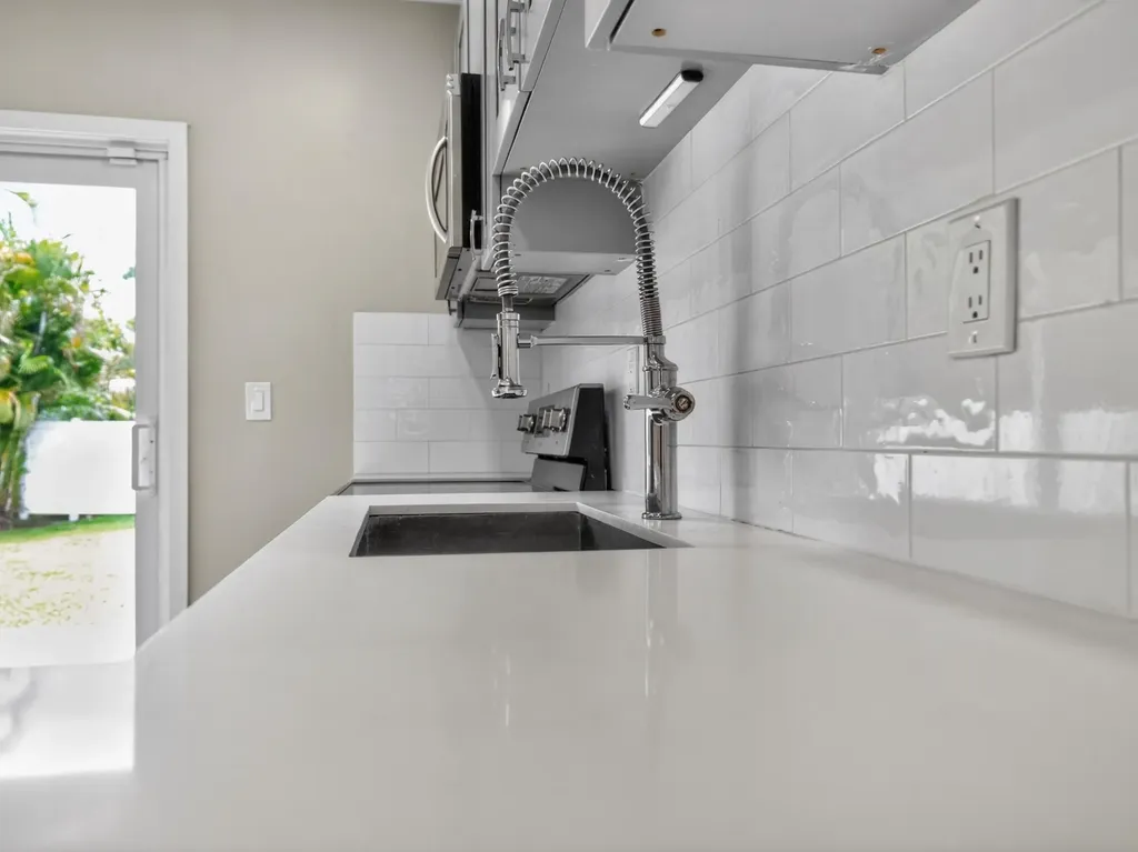 128 SW 22nd Terrace Fort Lauderdale FL 33312
