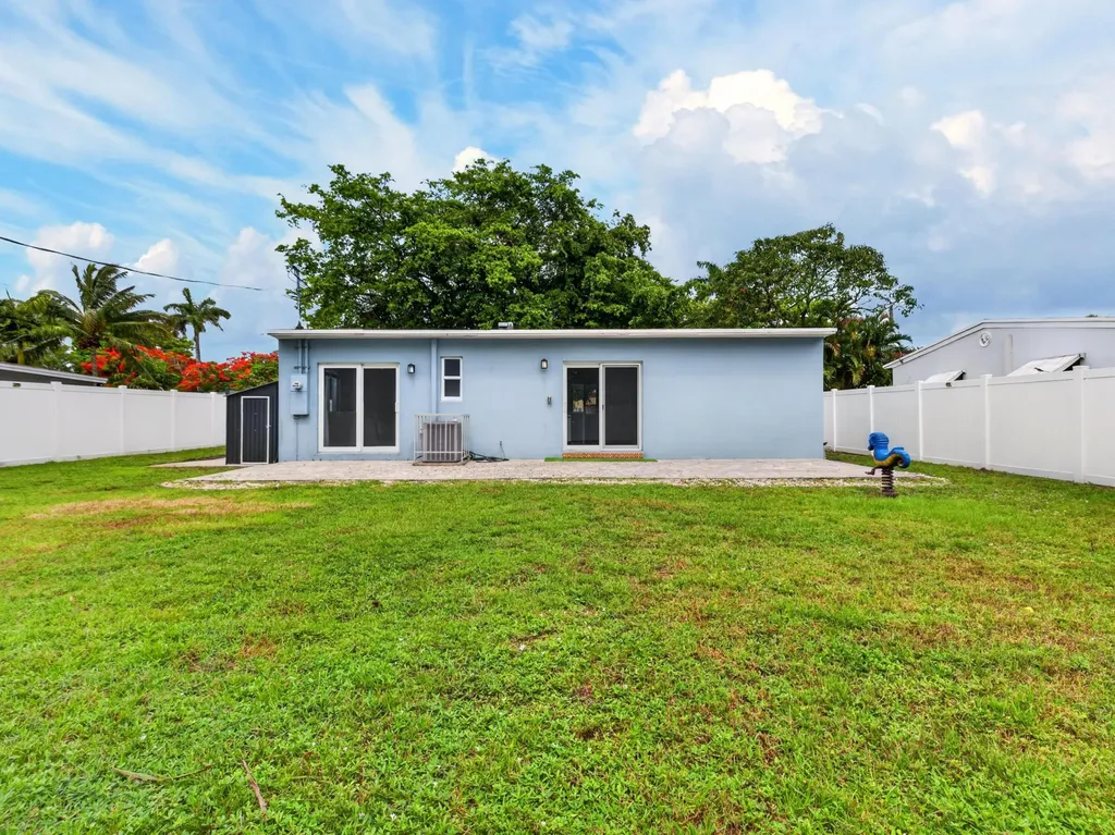 128 SW 22nd Terrace Fort Lauderdale FL 33312