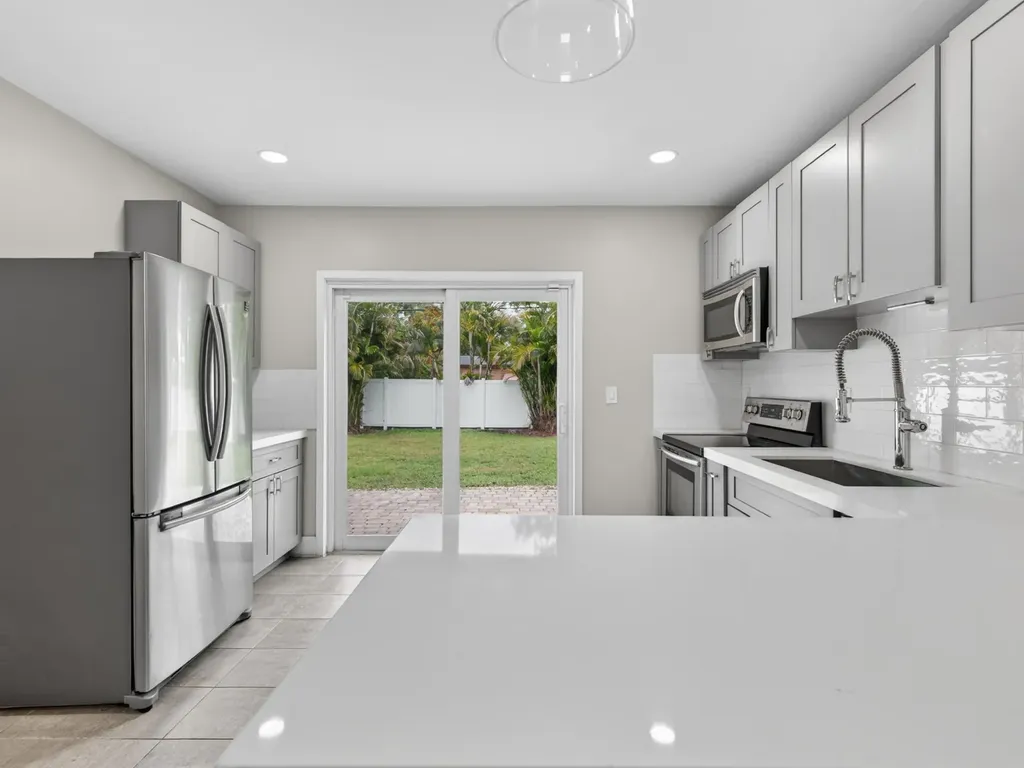 128 SW 22nd Terrace Fort Lauderdale FL 33312