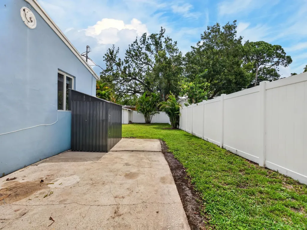 128 SW 22nd Terrace Fort Lauderdale FL 33312