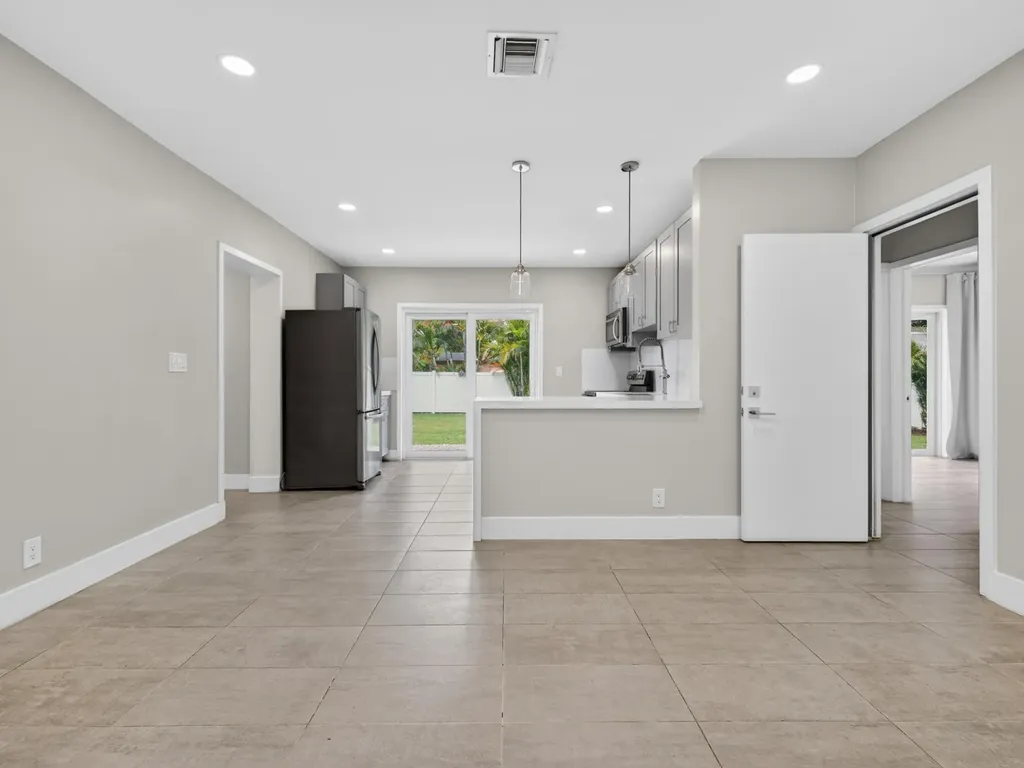 128 SW 22nd Terrace Fort Lauderdale FL 33312