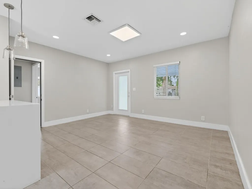 128 SW 22nd Terrace Fort Lauderdale FL 33312