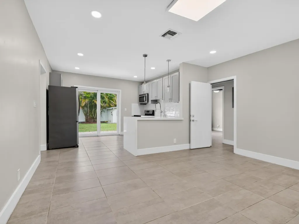 128 SW 22nd Terrace Fort Lauderdale FL 33312