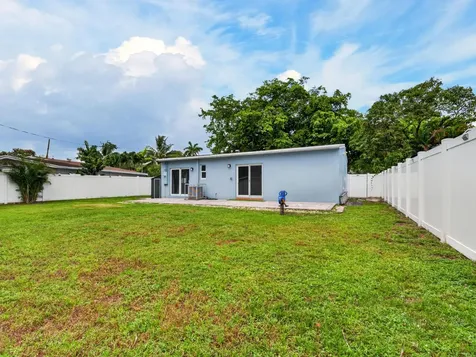 128 SW 22nd Terrace Fort Lauderdale FL 33312