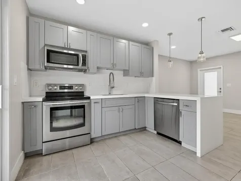 128 SW 22nd Terrace Fort Lauderdale FL 33312