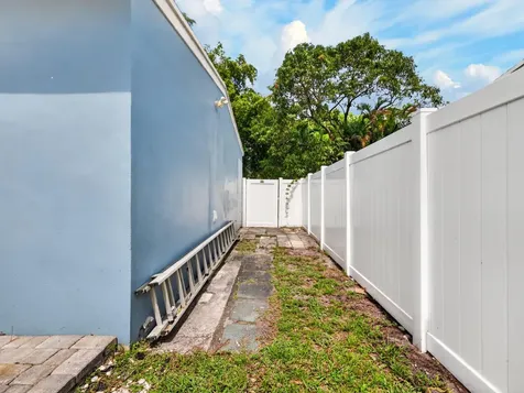 128 SW 22nd Terrace Fort Lauderdale FL 33312