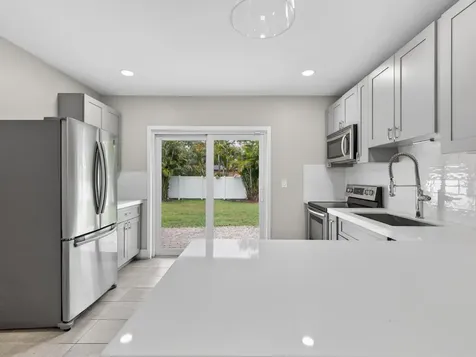 128 SW 22nd Terrace Fort Lauderdale FL 33312