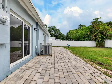 128 SW 22nd Terrace Fort Lauderdale FL 33312