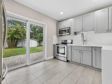 128 SW 22nd Terrace Fort Lauderdale FL 33312