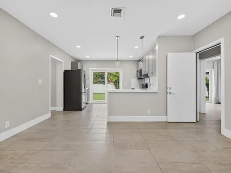 128 SW 22nd Terrace Fort Lauderdale FL 33312