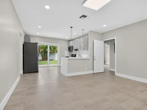 128 SW 22nd Terrace Fort Lauderdale FL 33312