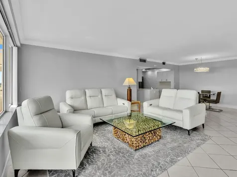 3200 NE 36th Street Fort Lauderdale FL 33308