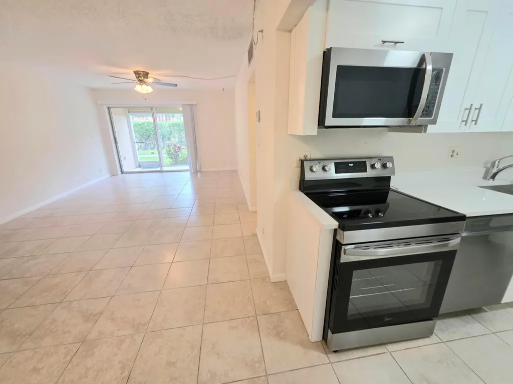 959 SE 2nd Avenue Deerfield Beach FL 33441