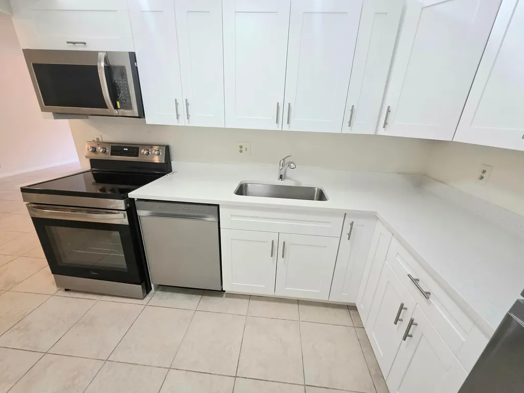 959 SE 2nd Avenue Deerfield Beach FL 33441