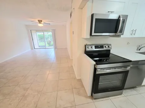 959 SE 2nd Avenue Deerfield Beach FL 33441