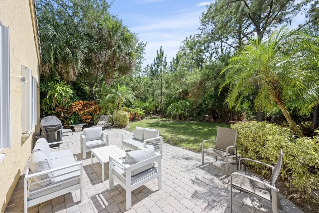 1043 Vintner Boulevard Palm Beach Gardens FL 33410