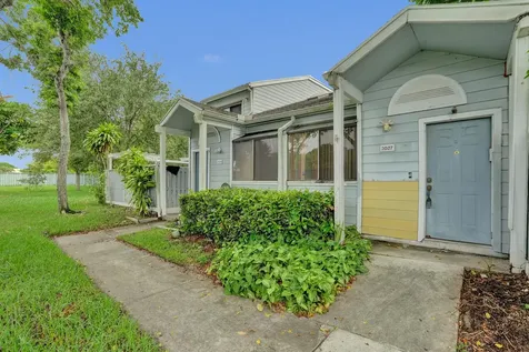 2027 Winners Circle North Lauderdale FL 33068