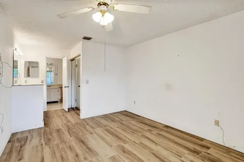 2027 Winners Circle North Lauderdale FL 33068