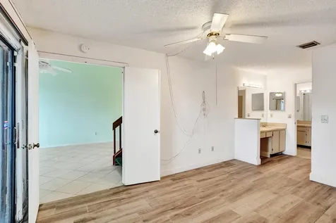 2027 Winners Circle North Lauderdale FL 33068