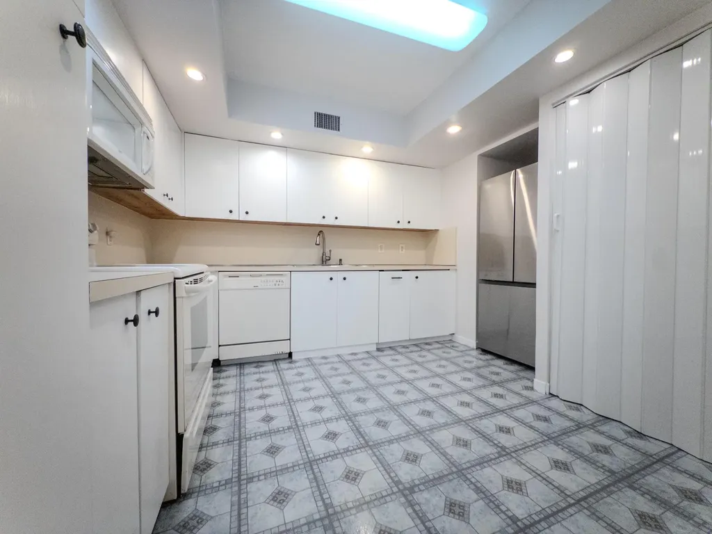 2800 N 46th Hollywood FL 33021