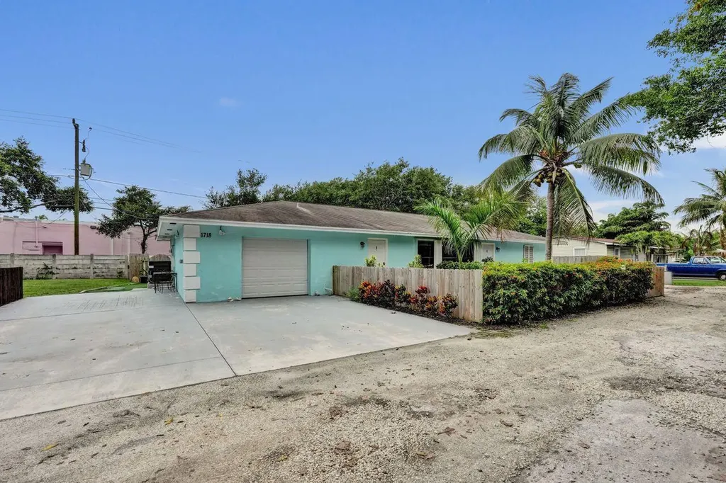1718 Ridge Road North Palm Beach FL 33408
