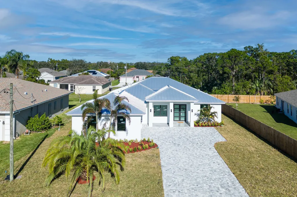 5945 NW Foust Circle Port St Lucie FL 34986