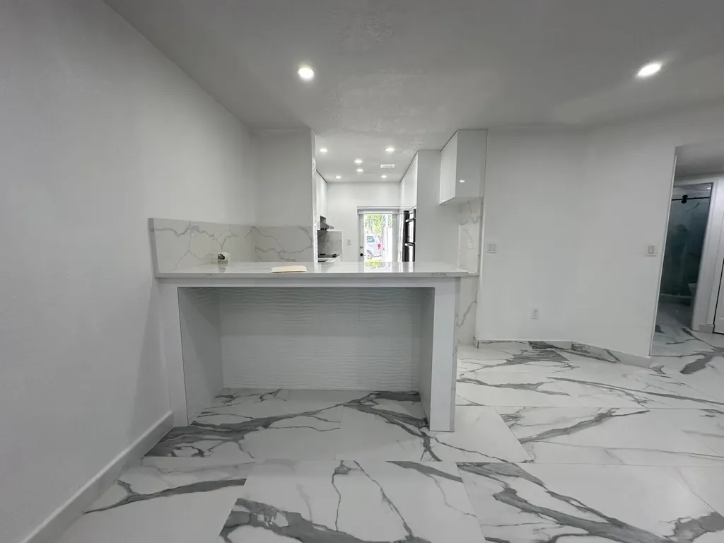 300 E 4th Street Hialeah FL 33010