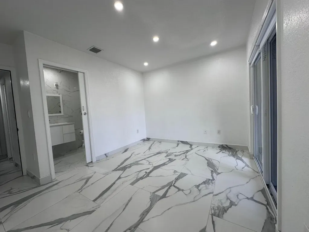 300 E 4th Street Hialeah FL 33010