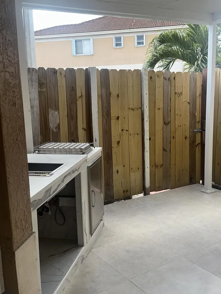 300 E 4th Street Hialeah FL 33010