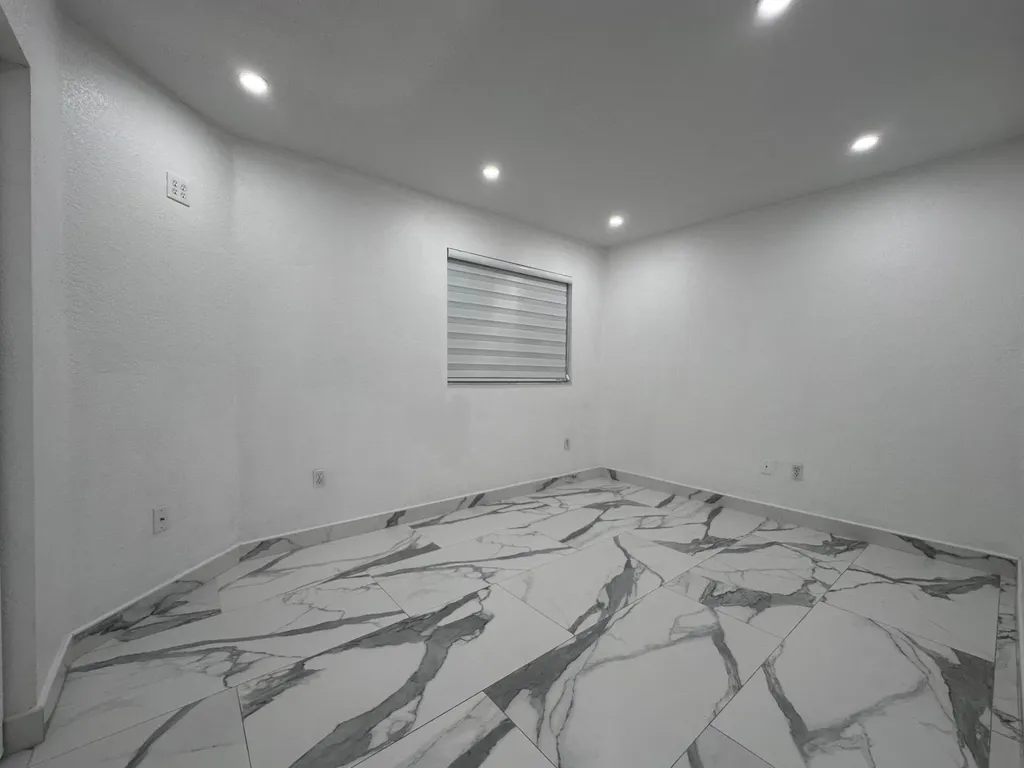 300 E 4th Street Hialeah FL 33010