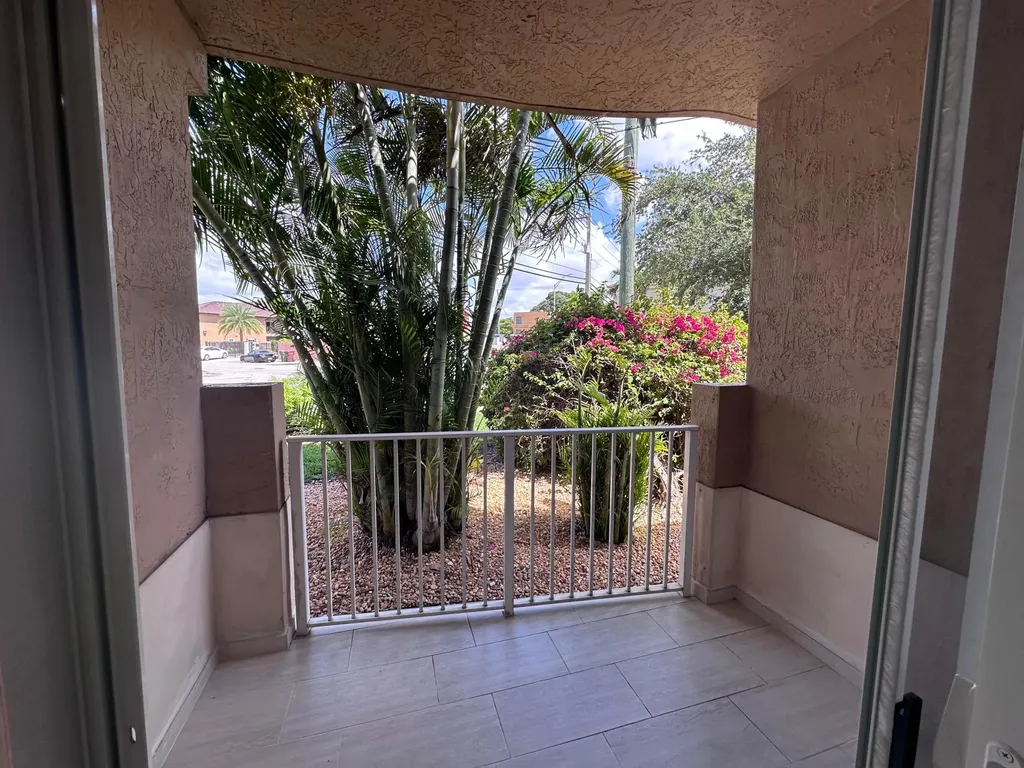 300 E 4th Street Hialeah FL 33010