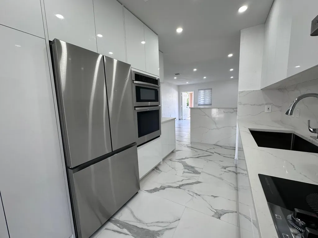 300 E 4th Street Hialeah FL 33010