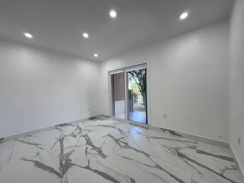 300 E 4th Street Hialeah FL 33010