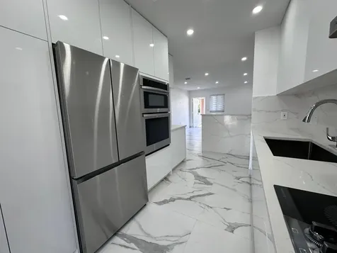 300 E 4th Street Hialeah FL 33010