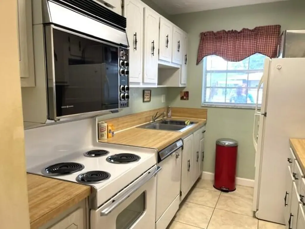 1152 Circle Drive Delray Beach FL 33445
