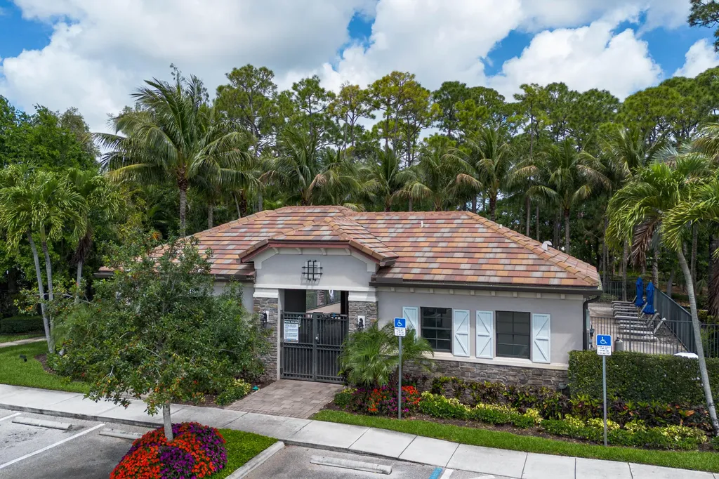 5590 Sandbirch Way Lake Worth FL 33463