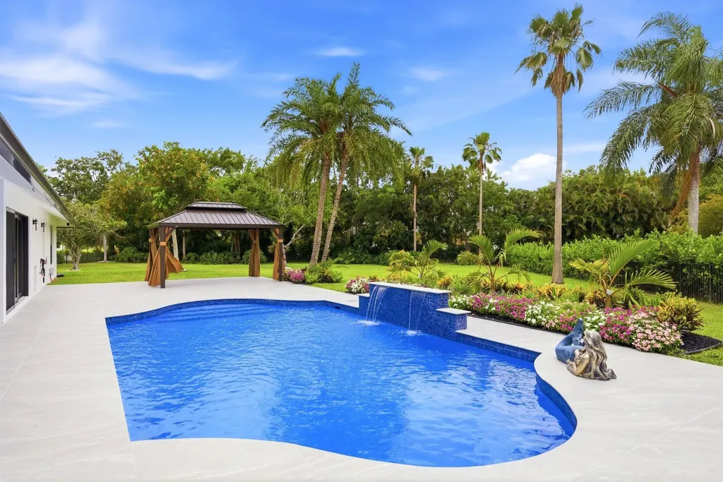 15555 De Havilland Court Wellington FL 33414