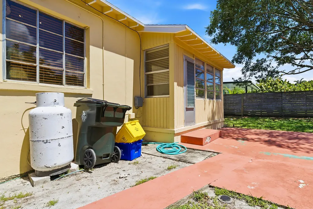 1205 North M Street Lake Worth Beach FL 33460