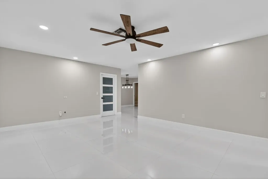 10339 Daphne Avenue Palm Beach Gardens FL 33410