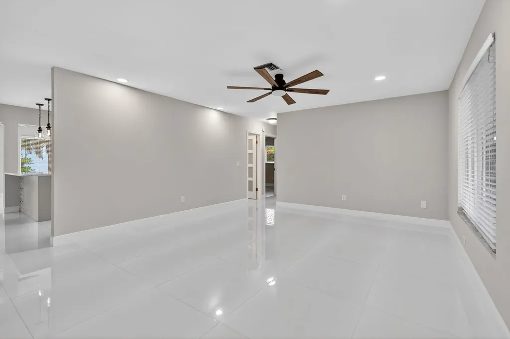 10339 Daphne Avenue Palm Beach Gardens FL 33410