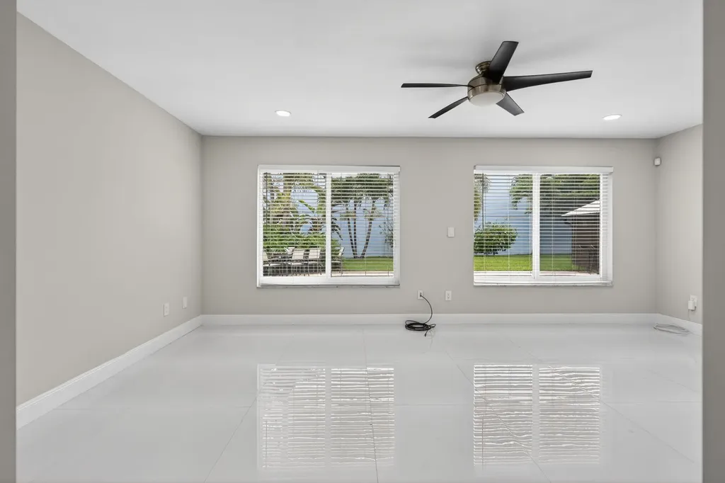 10339 Daphne Avenue Palm Beach Gardens FL 33410