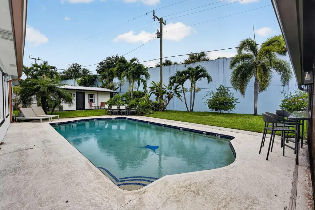 10339 Daphne Avenue Palm Beach Gardens FL 33410