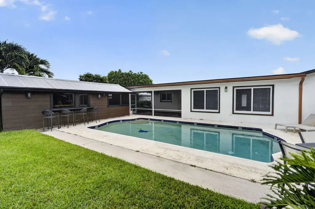 10339 Daphne Avenue Palm Beach Gardens FL 33410