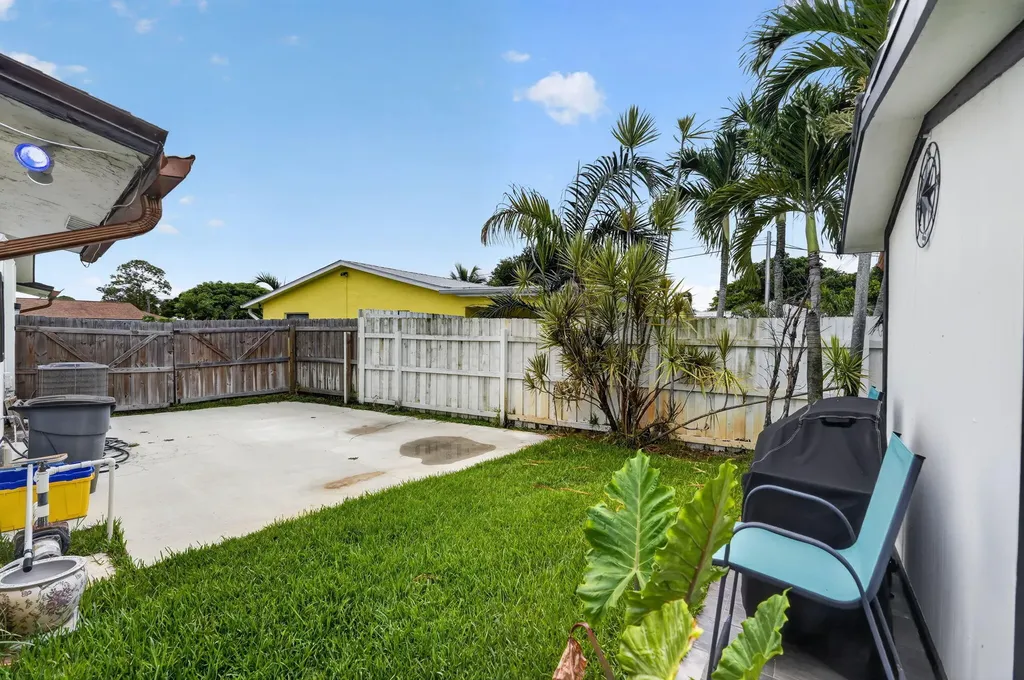 10339 Daphne Avenue Palm Beach Gardens FL 33410