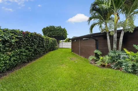 10339 Daphne Avenue Palm Beach Gardens FL 33410