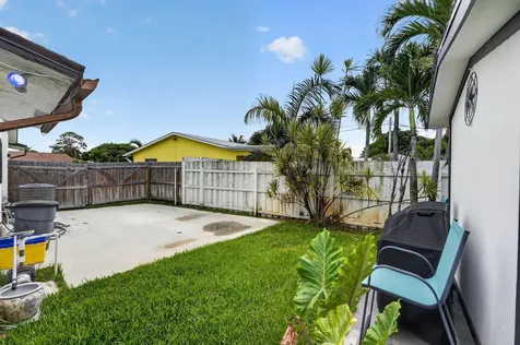 10339 Daphne Avenue Palm Beach Gardens FL 33410